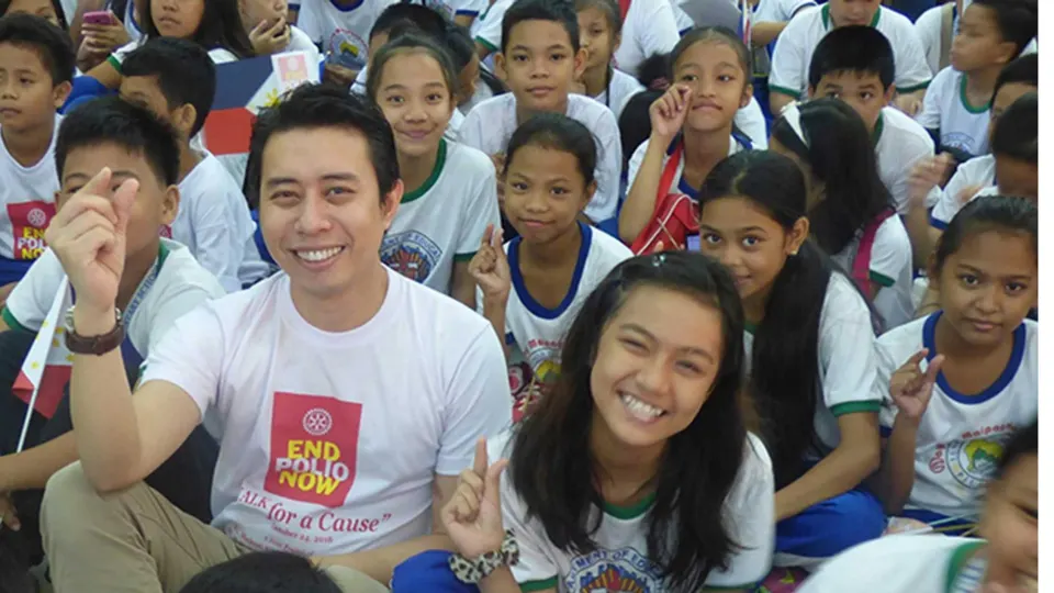 Rotary feeding program with schoolchildren