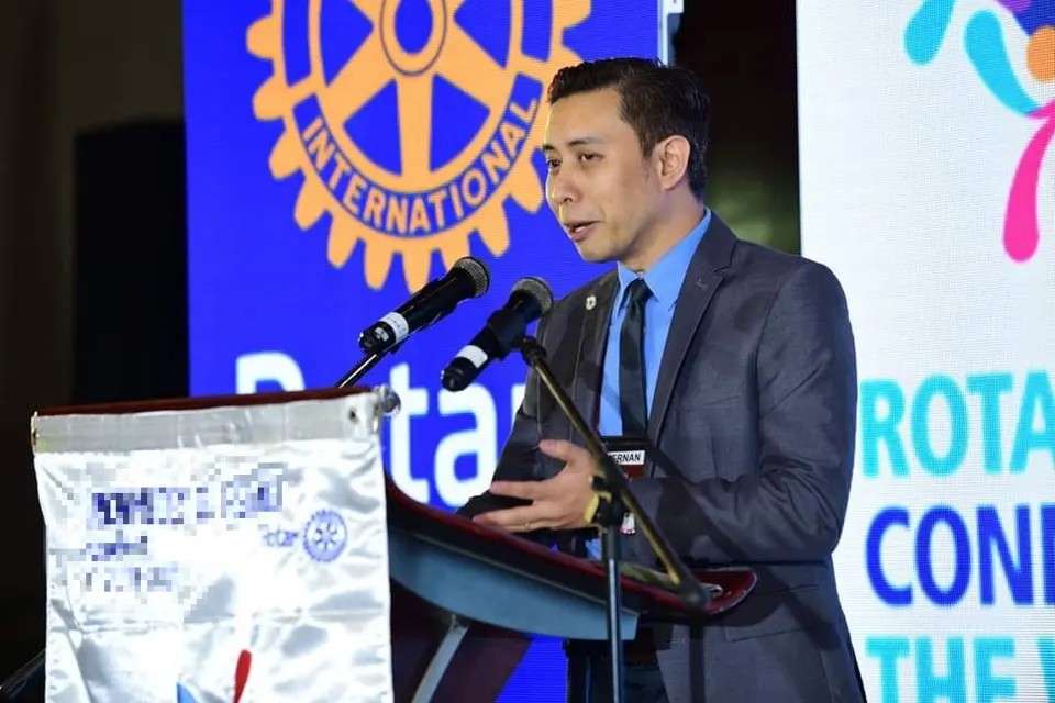 Kernan Motoomull speaking at a Rotary conference